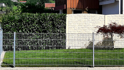 Clôture en panneau double fil de 2018 à 6822 Satteins Autriche de Zaunteam Vorarlberg.