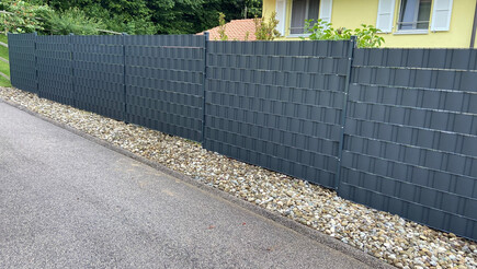 Protection brise-vue en tressage de 2021 à 1077 Servion Suisse de Swissclôture Léman.