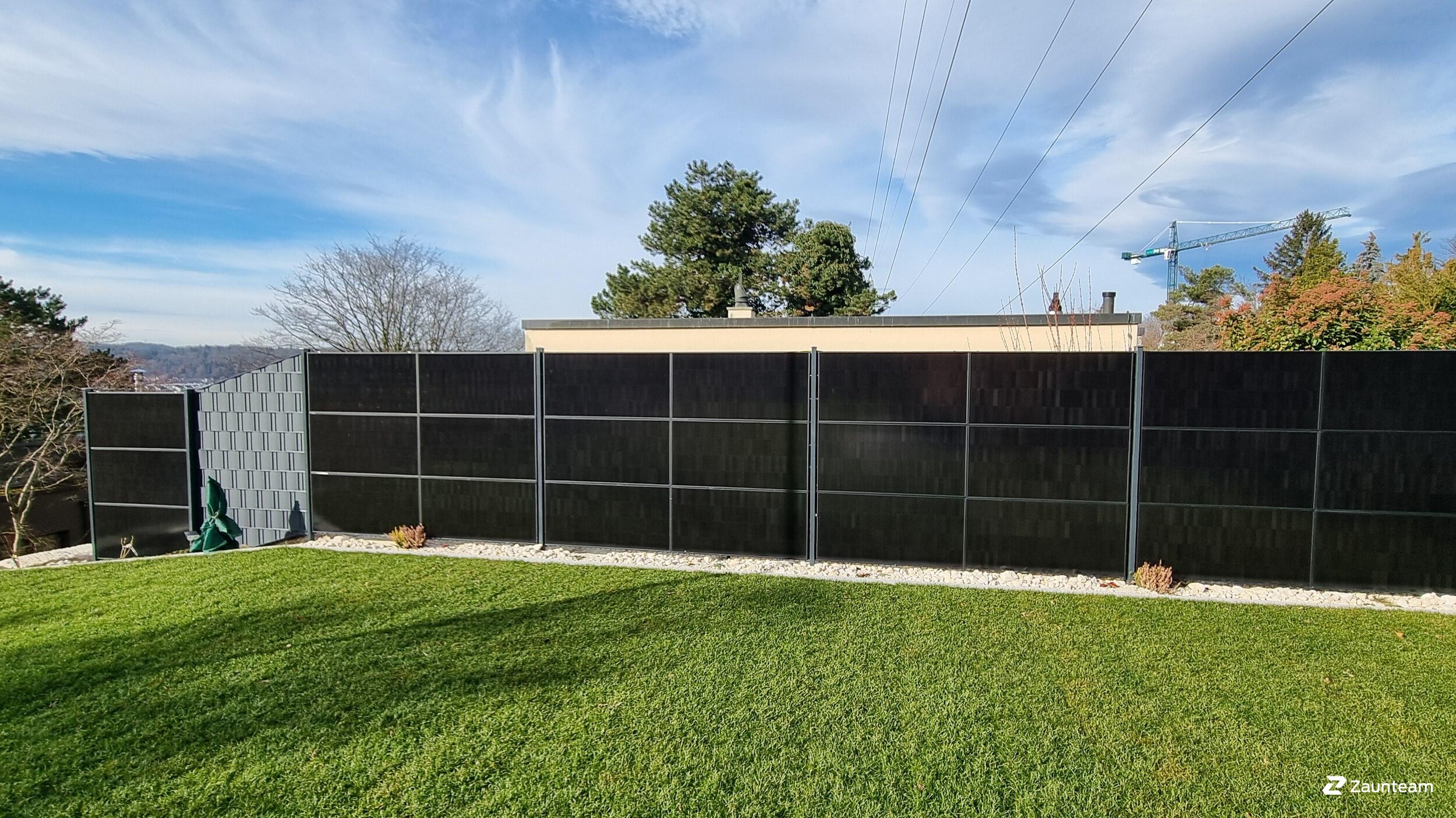 Clôture solaire de 2025 à 4142 Münchenstein Suisse de Zaunteam Nordwest.