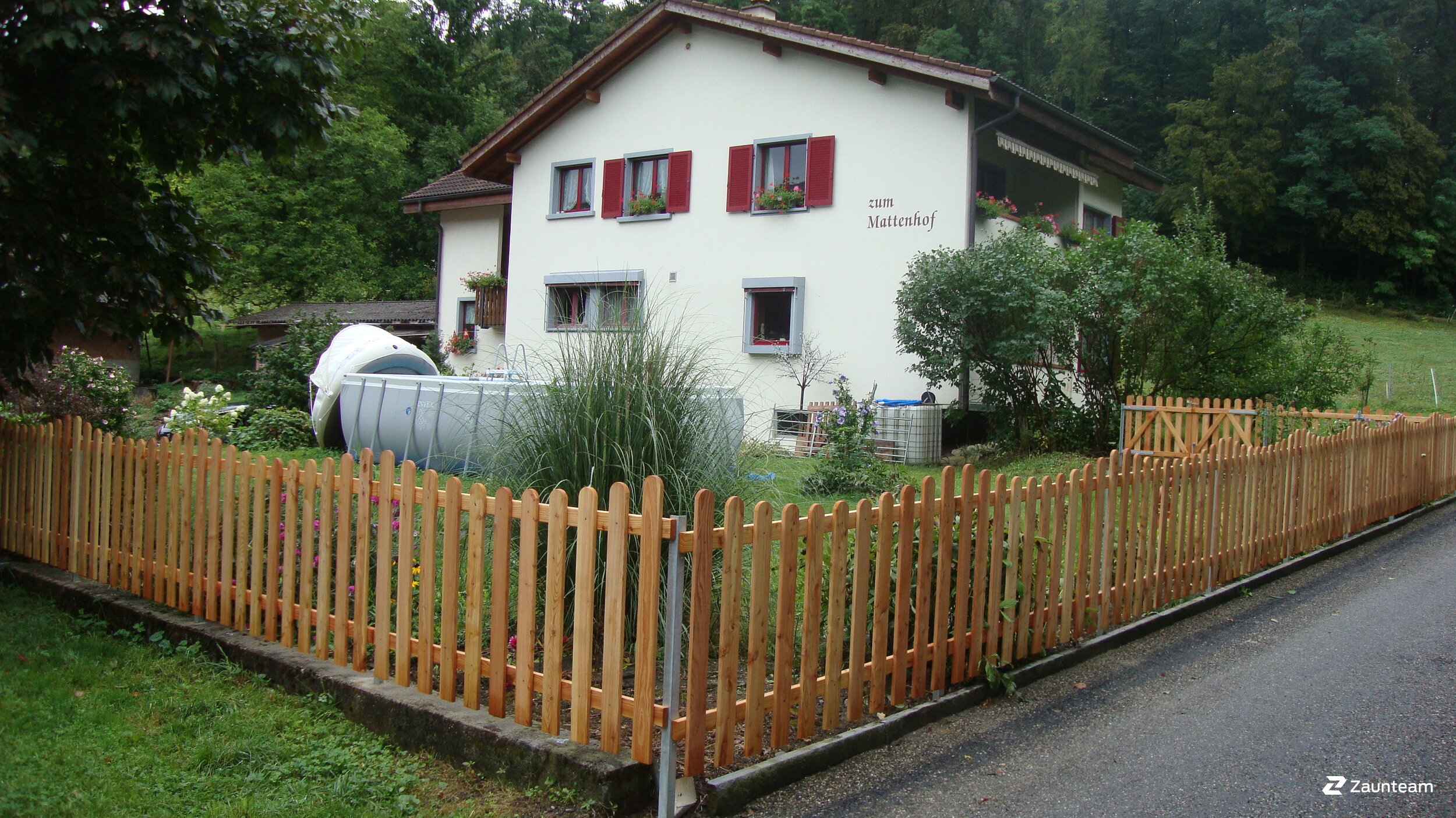 Lärchenzaun aus dem 2016 in 4435 Niederdorf Schweiz von Zaunteam Nordwest.