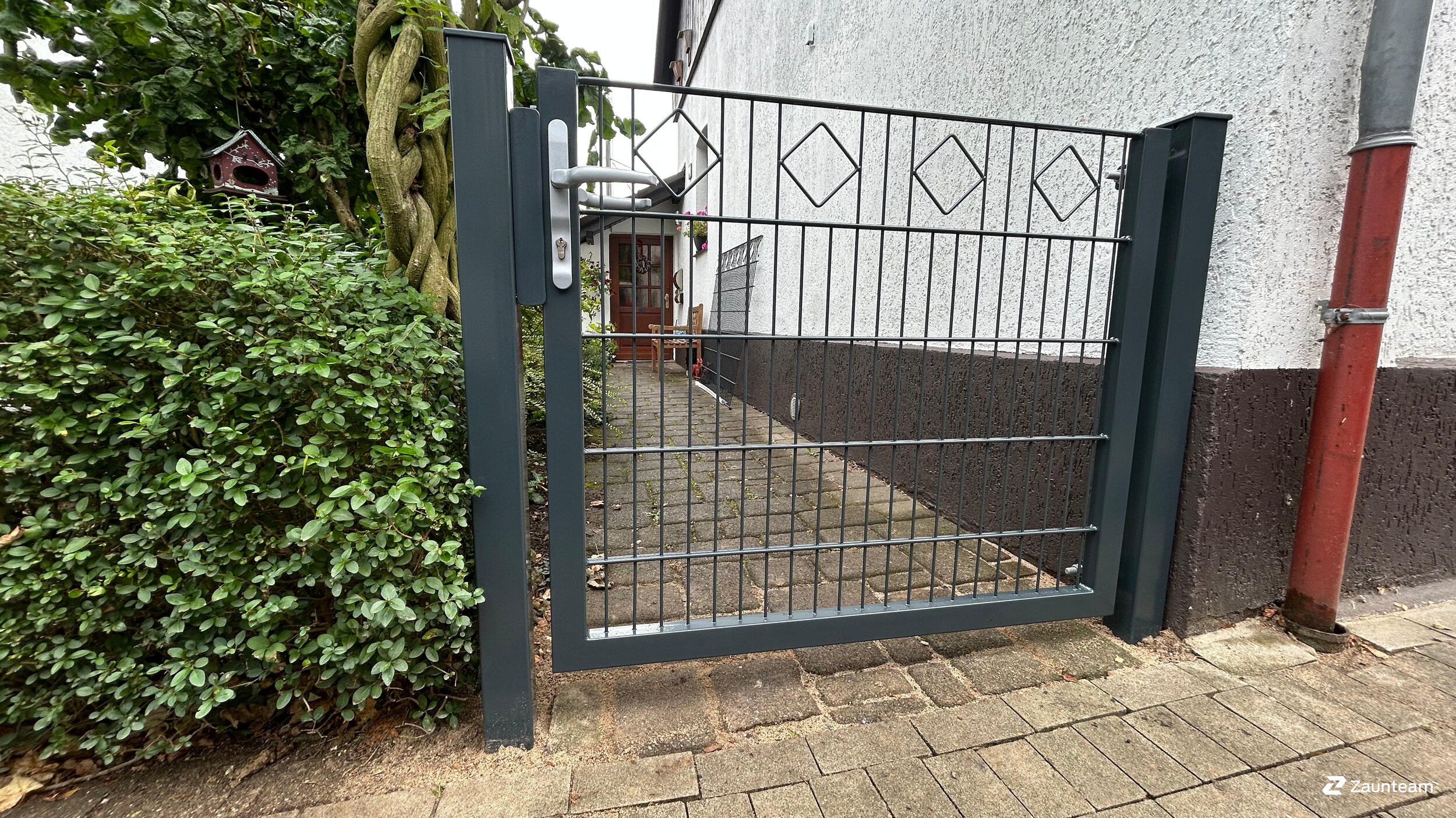 Deko-Doppelstabmattenzaun aus dem 2025 in 45476 Essen Deutschland von Zaunteam Essen.