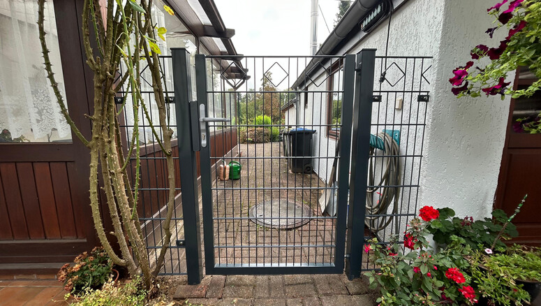 Deko-Doppelstabmattenzaun aus dem 2025 in 45476 Mülheim Deutschland von Zaunteam Essen.