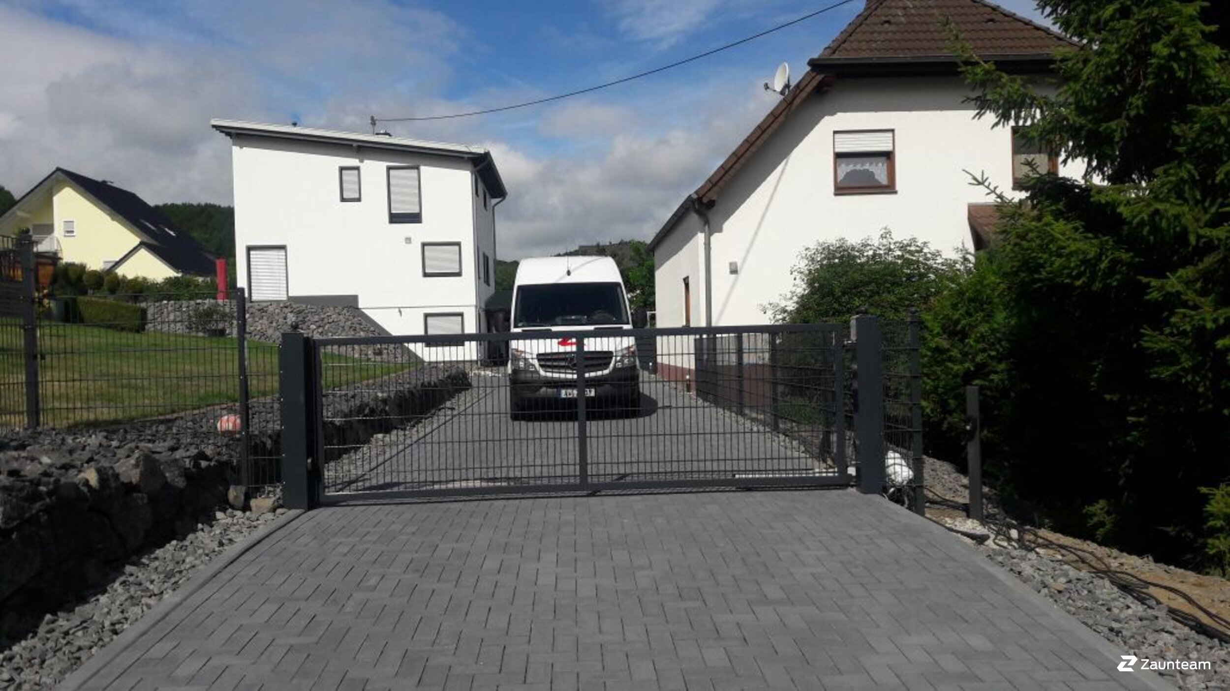 Clôture en panneau double fil de 2017 à 56653 Wehr Allemagne de Zaunteam Rhein-Ahr.