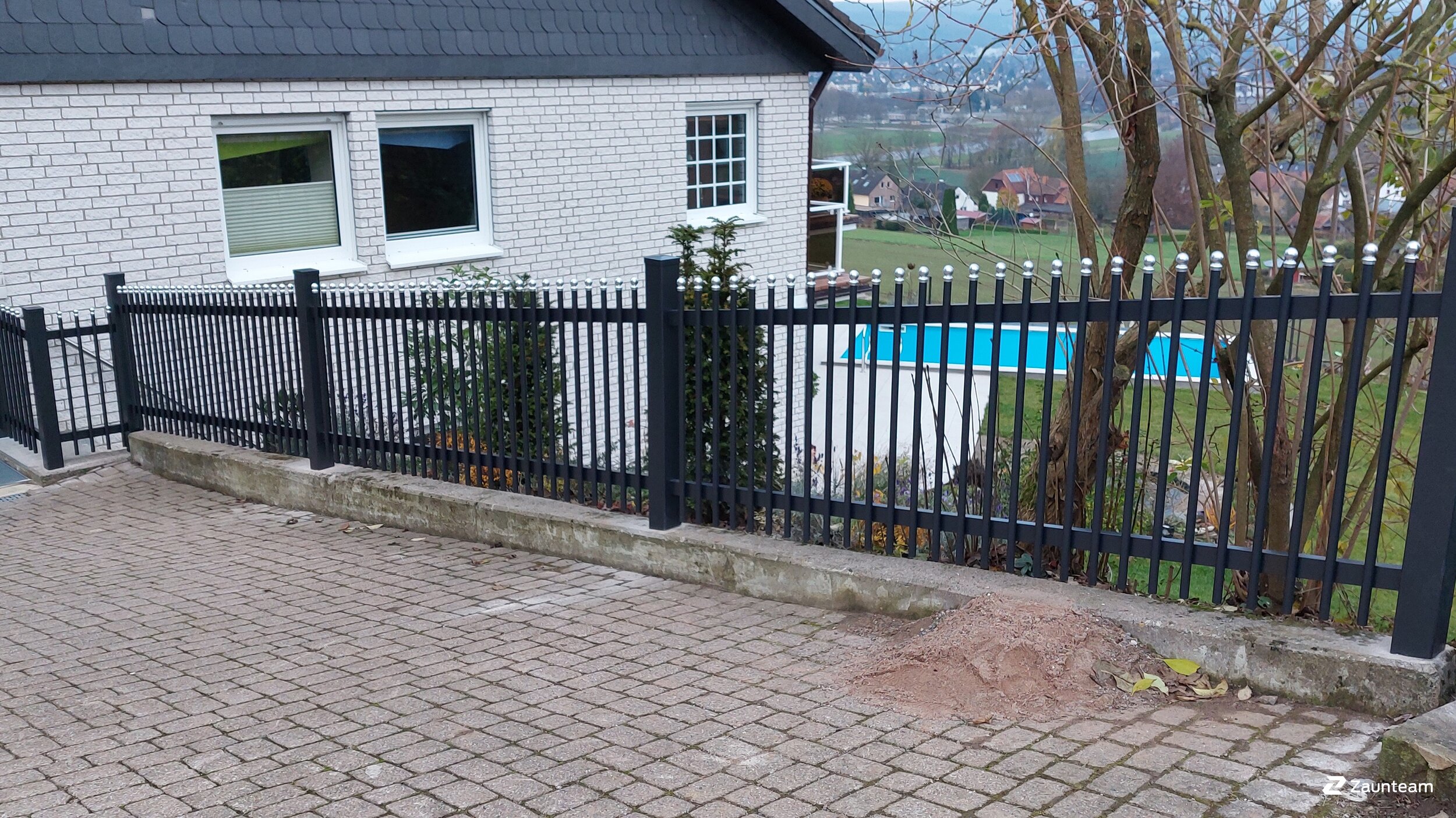 Aluzaun aus dem 2021 in 37671 Höxter Deutschland von Franchise AG.