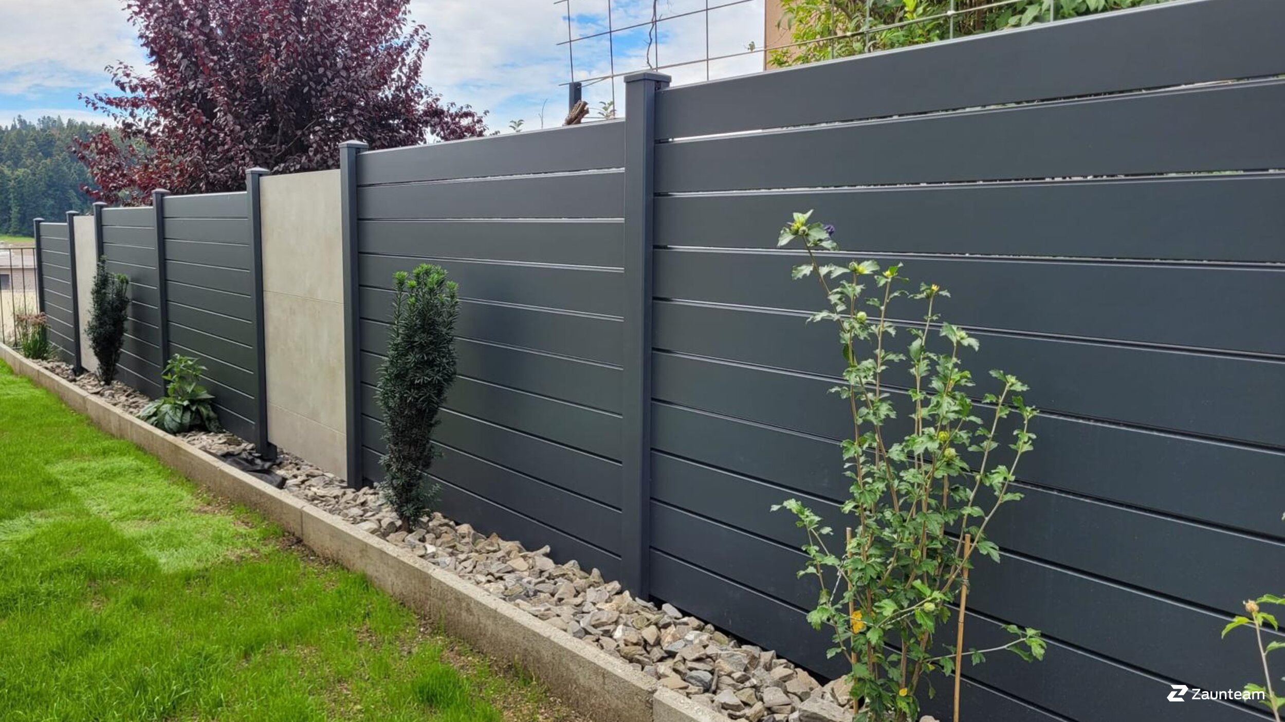 Protection brise-vue en aluminium de 2026 à 6017 Ruswil Suisse de Zaunteam Willimann AG.