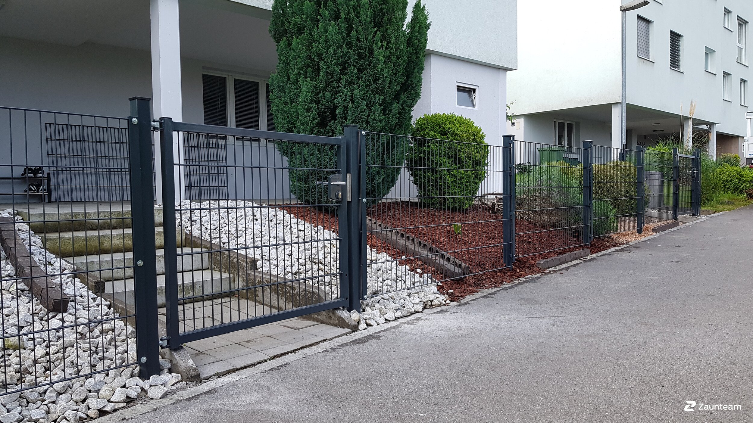 Doppelstabmattenzaun aus dem 2018 in 9424 Rheineck Schweiz von Zaunteam Rheintal.
