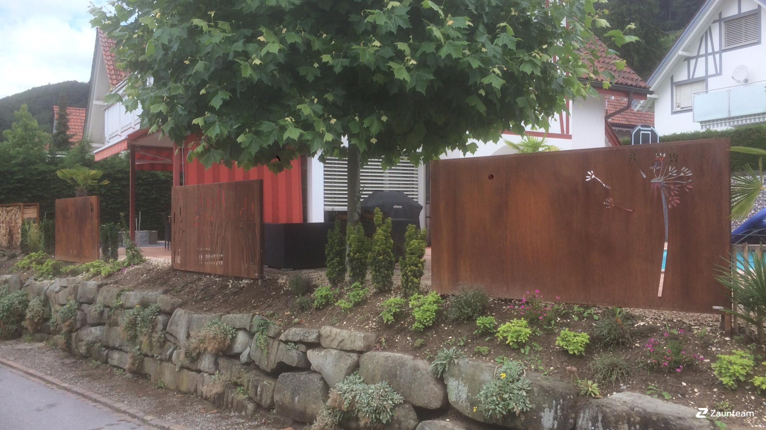 Design Sichtschutz aus dem 2021 in 9434 Au Schweiz von Zaunteam Rheintal.