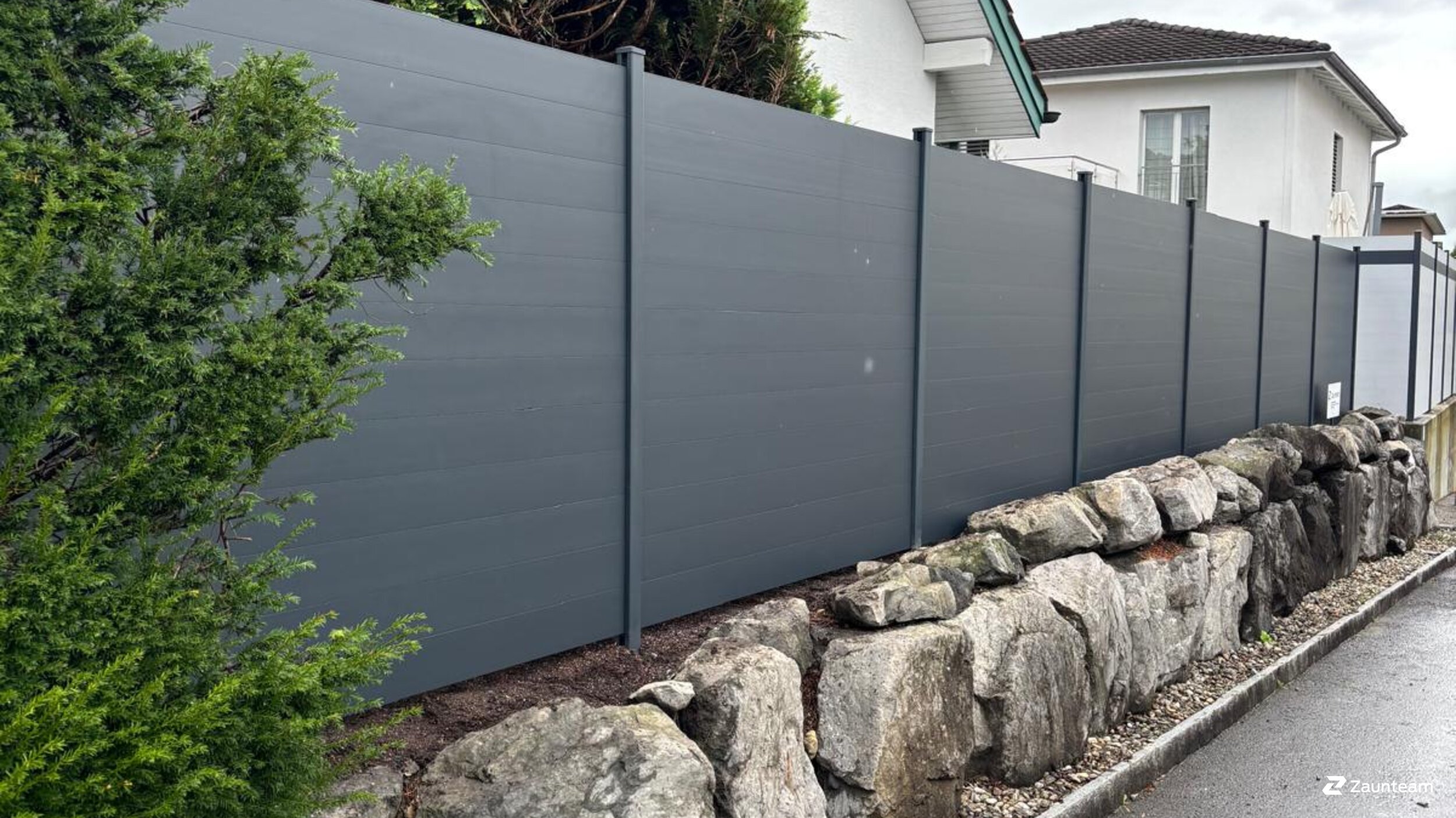 Aluminium Sichtschutz aus dem 2025 in 9443 wIDNAU Schweiz von Zaunteam Rheintal.