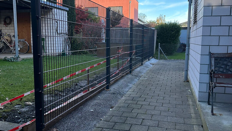 Doppelstabmattenzaun aus dem 2025 in 9443 Widnau Schweiz von Zaunteam Rheintal.