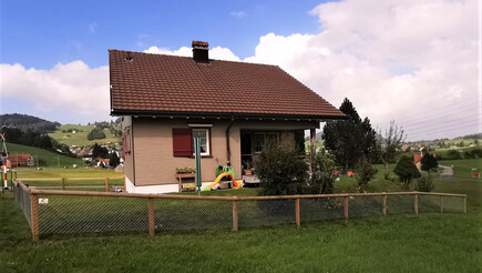 Halbrundlattenzaun aus dem 2021 in 9050 Appenzell Schweiz von Zaunteam Appenzellerland.