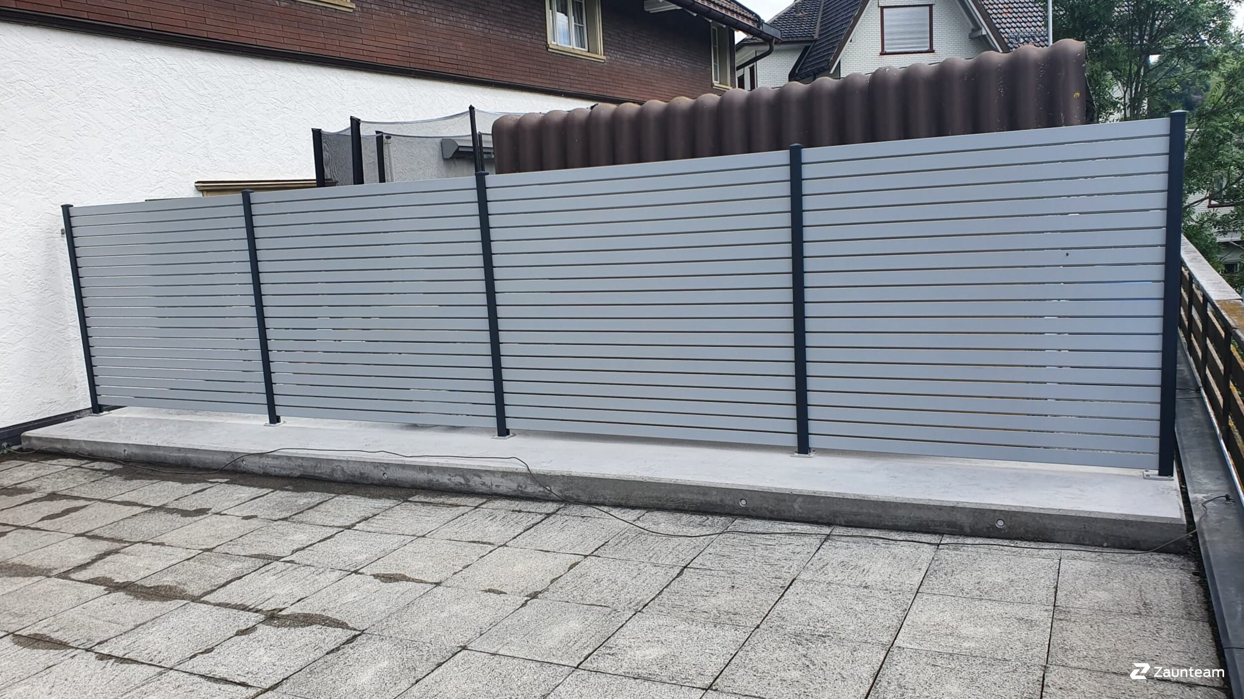 Protection brise-vue en aluminium de 2020 à 9107 Urnäsch Suisse de Zaunteam Appenzellerland.