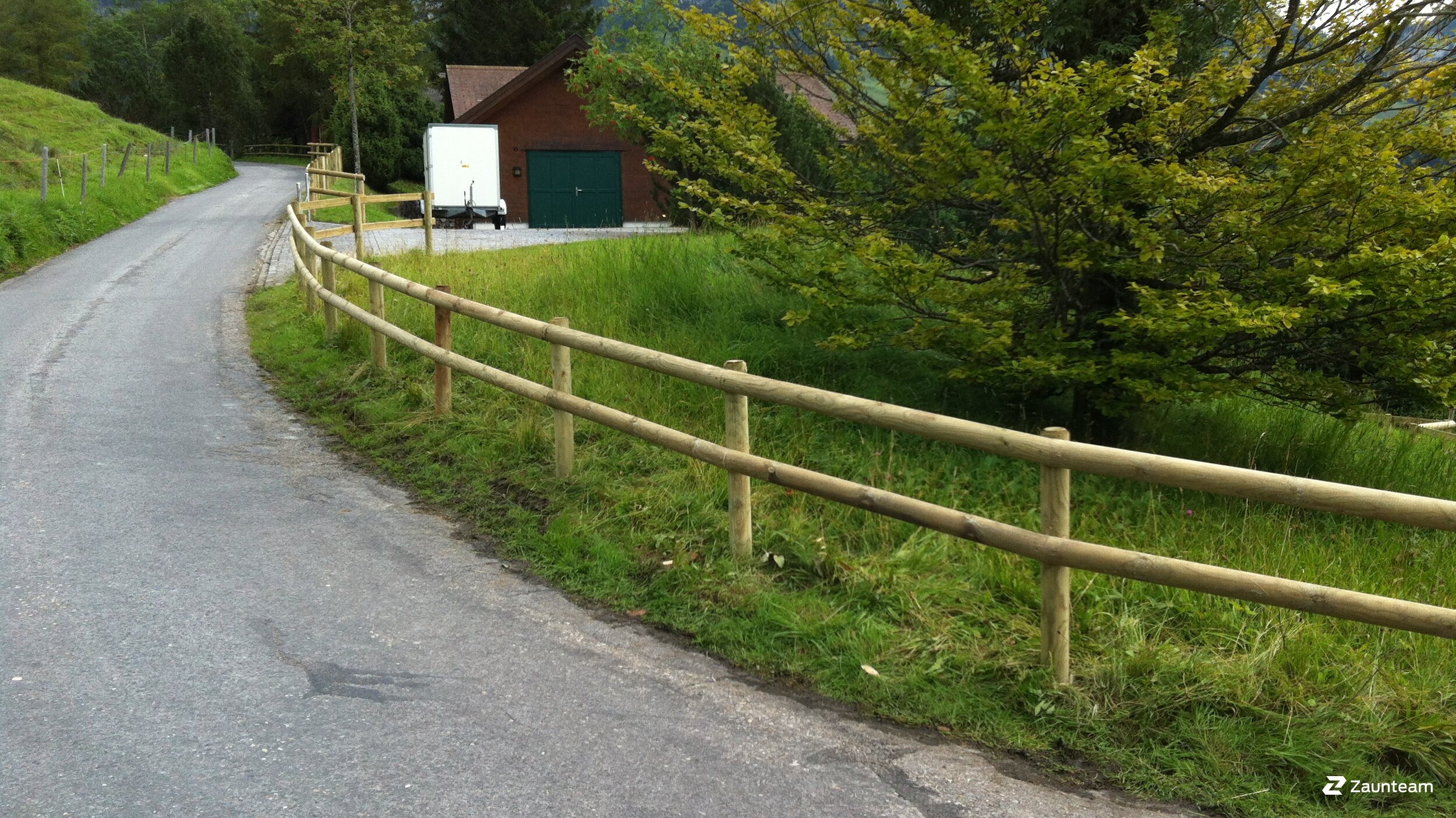 Halbrundlattenzaun aus dem 2016 in 9058 Brülisau Schweiz von Zaunteam Appenzellerland.