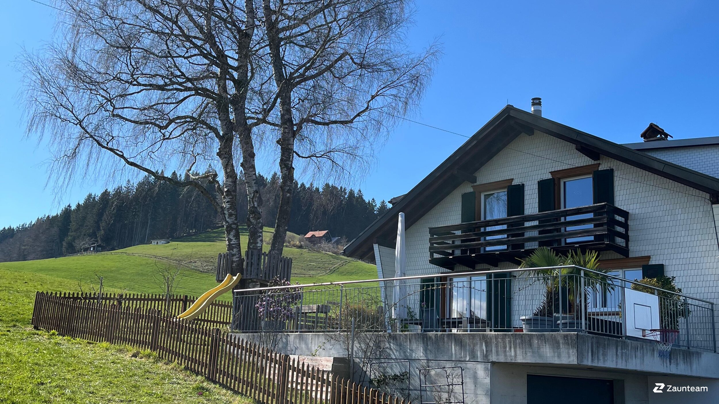 Palisadenzaun aus dem 2025 in 9032 Speicher Schweiz von Zaunteam Appenzellerland.