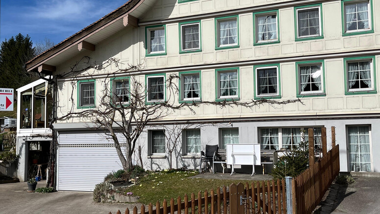 Clôture en palisades de 2025 à 9103 Schwellbrunn Suisse de Zaunteam Appenzellerland.