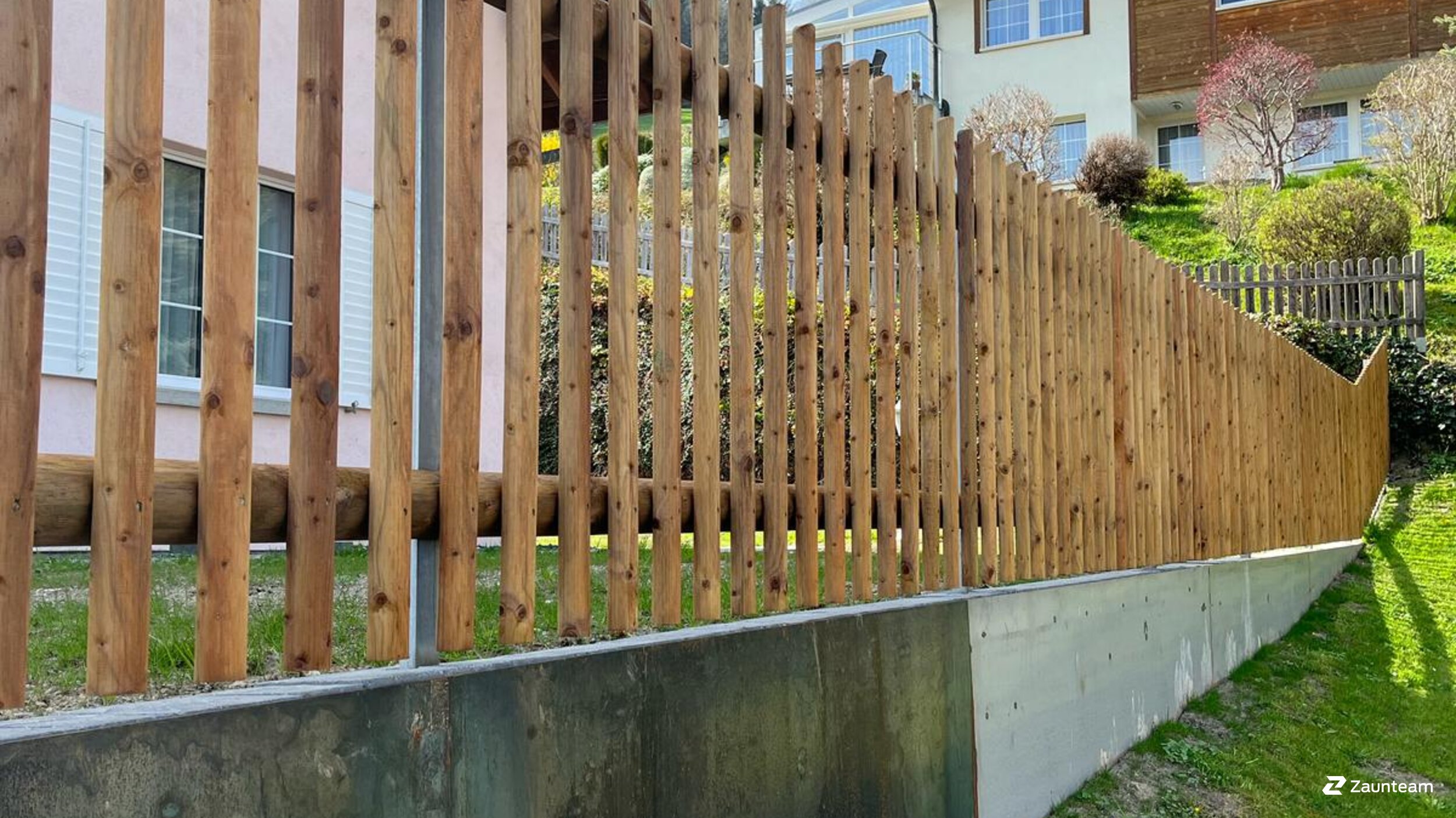 Palisadenzaun aus dem 2025 in 9104 Waldstatt Schweiz von Zaunteam Appenzellerland.