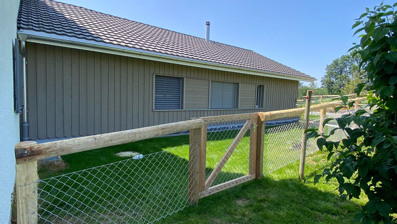 Halbrundlattenzaun aus dem 2025 in 9527 Niederhelfenschwil Schweiz von Zaunteam Appenzellerland.