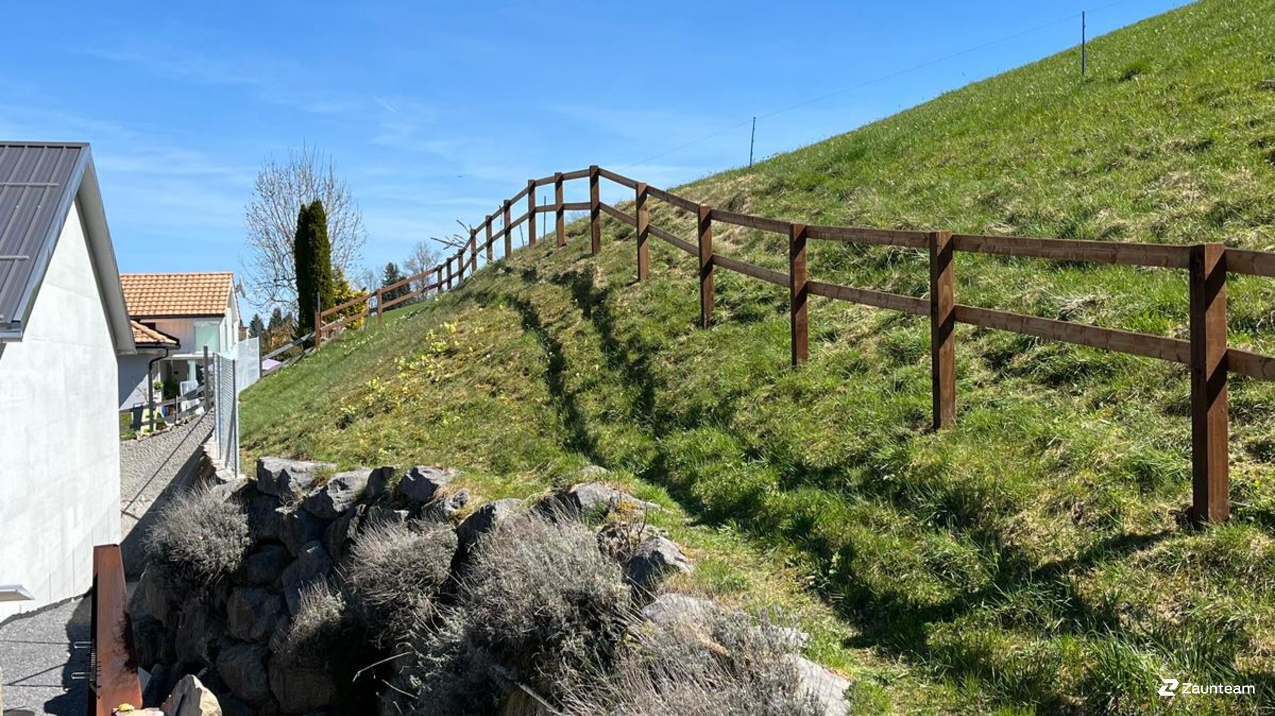 Halbrundlattenzaun aus dem 2025 in 9035 Grub AR Schweiz von Zaunteam Appenzellerland.