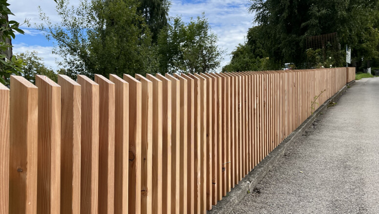 Lärchenzaun aus dem 2025 in 9102 Herisau Schweiz von Zaunteam Appenzellerland.