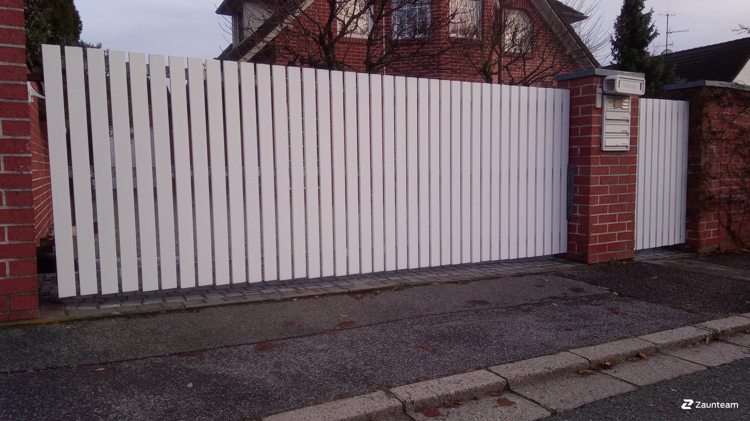 Clôture en aluminium de 2019 à 90559 Burgthann Allemagne de Zaunteam Nürnberg.