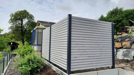 Aluminium Sichtschutz aus dem 2021 in 9468 Sax Schweiz von Zaunteam Werdenberg.