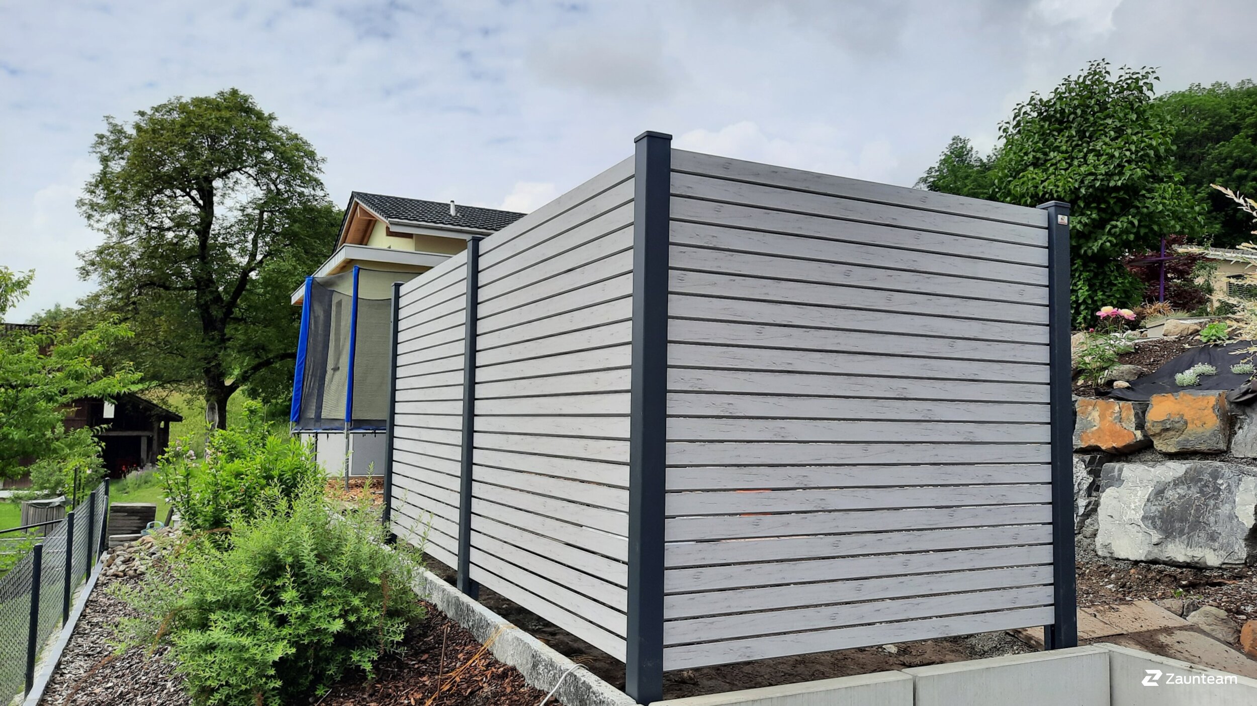 Aluminium Sichtschutz aus dem 2021 in 9468 Sax Schweiz von Zaunteam Werdenberg.