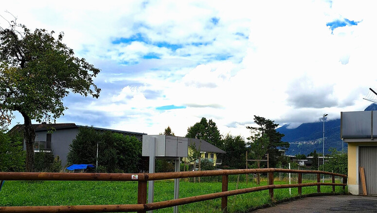 Clôture en lattes demi-rondes de 2025 à 9470 Buchs Suisse de Zaunteam Werdenberg.