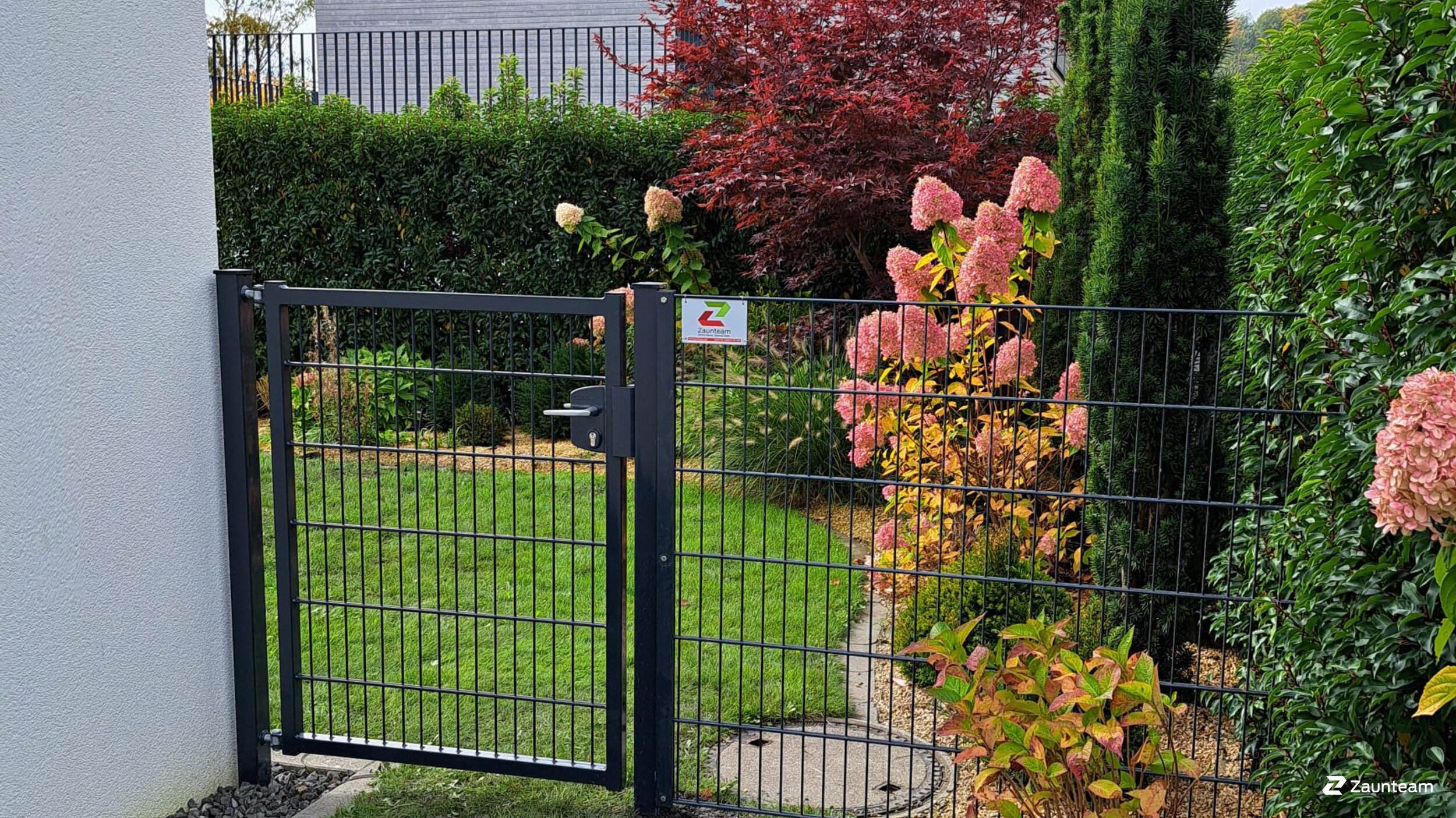 Clôture en panneau double fil de 2025 à 9466 Sennwald Suisse de Zaunteam Werdenberg.