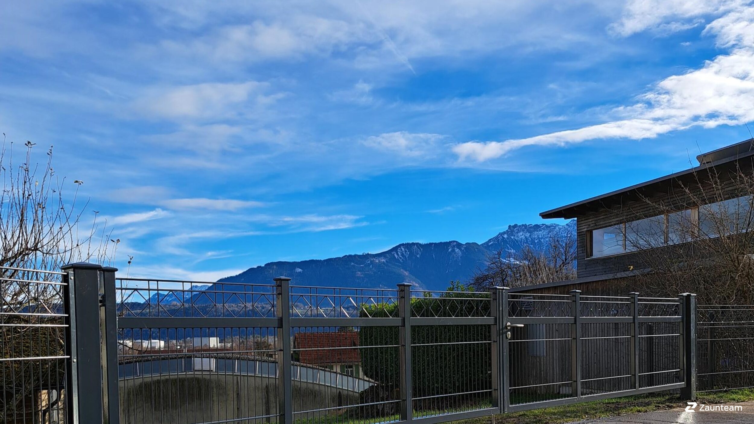 Clôture en grille double fil décorative de 2025 à 9466 Sennwald Suisse de Zaunteam Werdenberg.