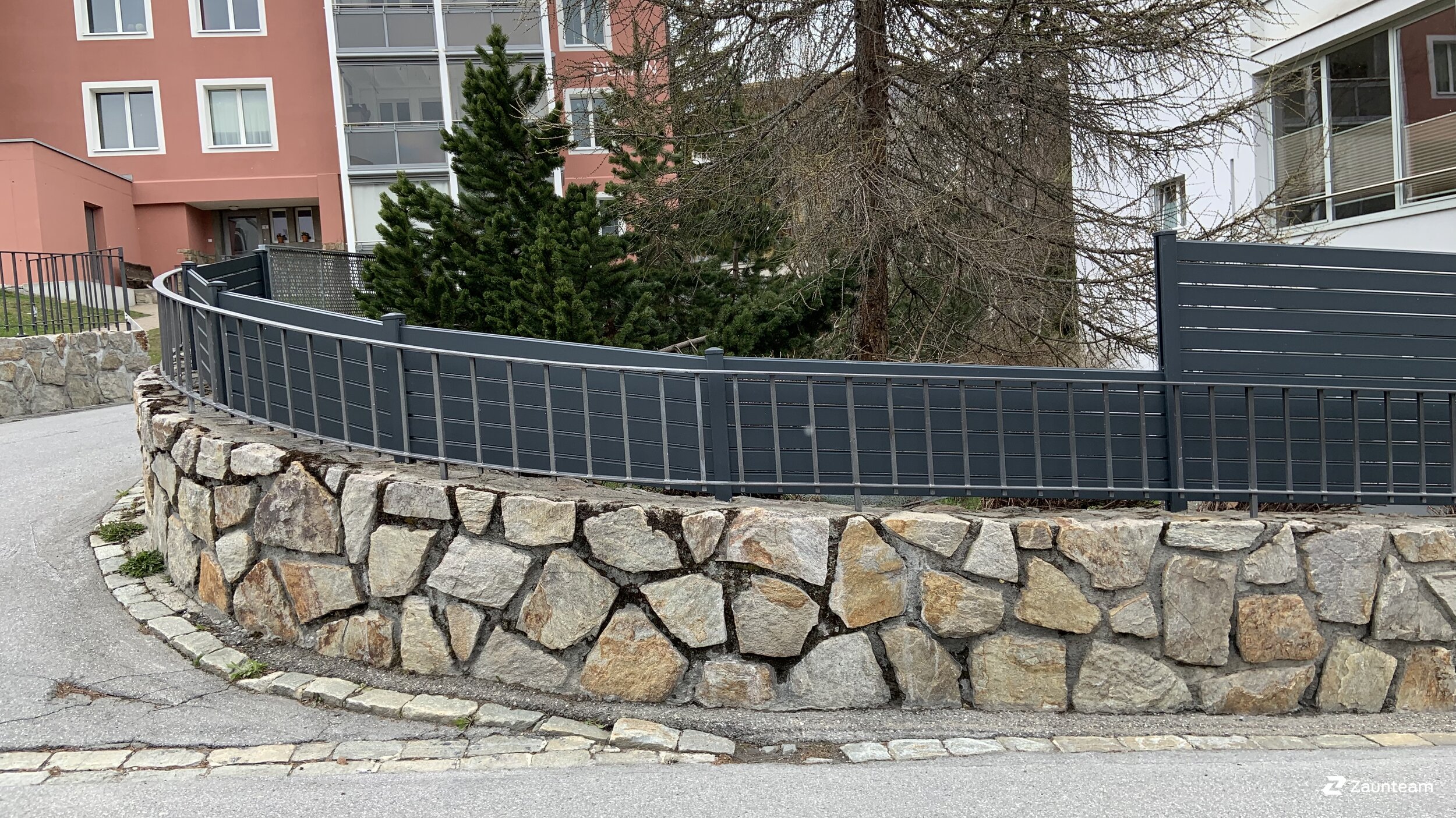 Protection brise-vue en aluminium de 2019 à 7270 Davos Platz Suisse de Zaunteam Heidiland.