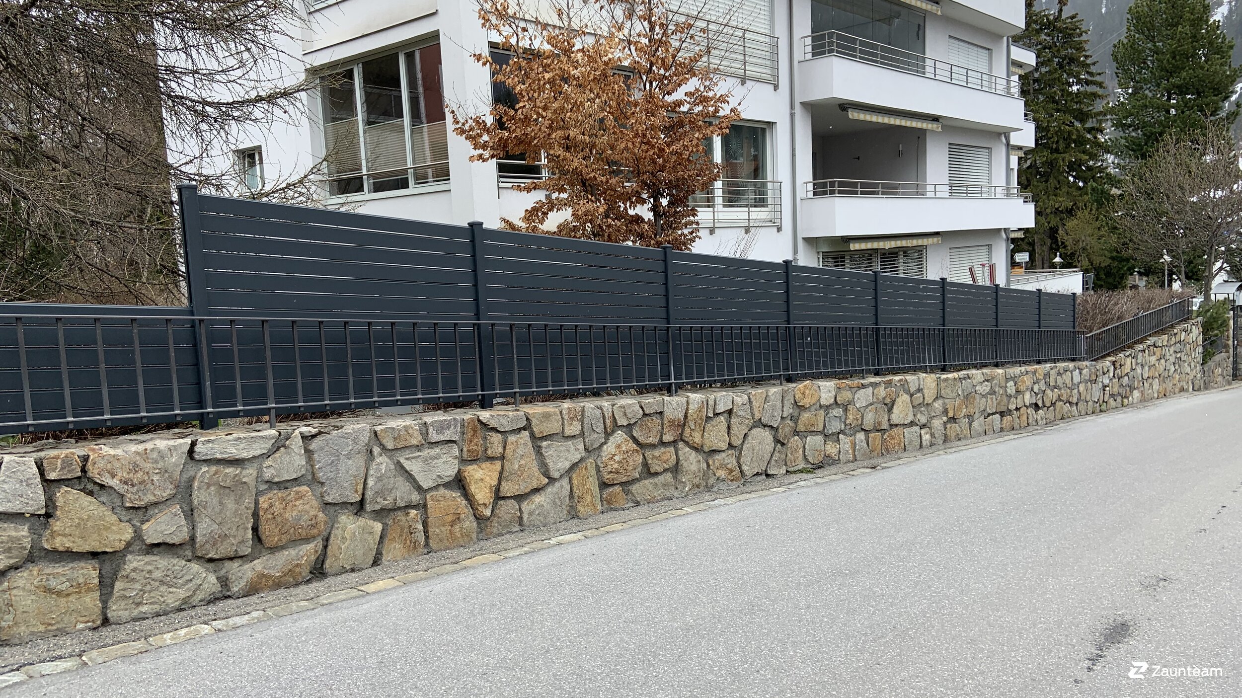Aluminium Sichtschutz aus dem 2019 in 7270 Davos Platz Schweiz von Zaunteam Heidiland.