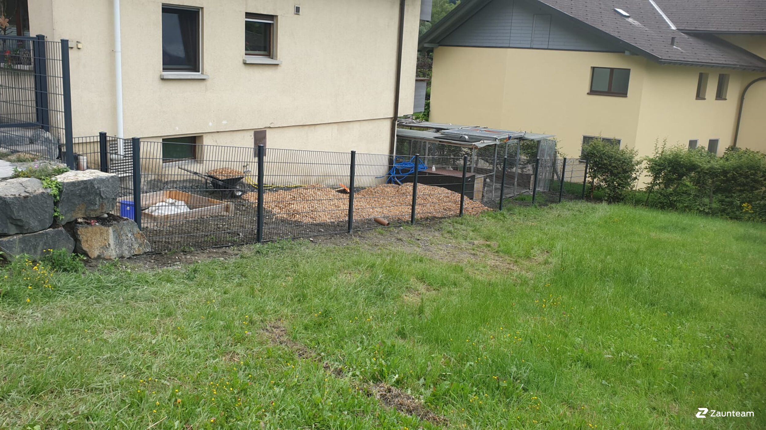 Doppelstabmattenzaun aus dem 2021 in 9496 Balzers Schweiz von Zaunteam Heidiland.