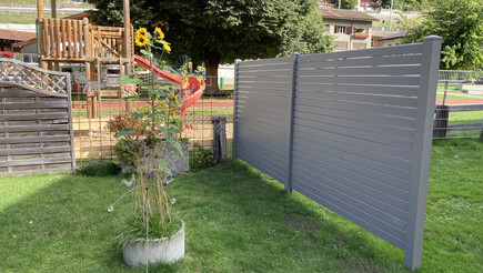 Aluminium Sichtschutz aus dem 2021 in 7240 Küblis Schweiz von Zaunteam Heidiland.