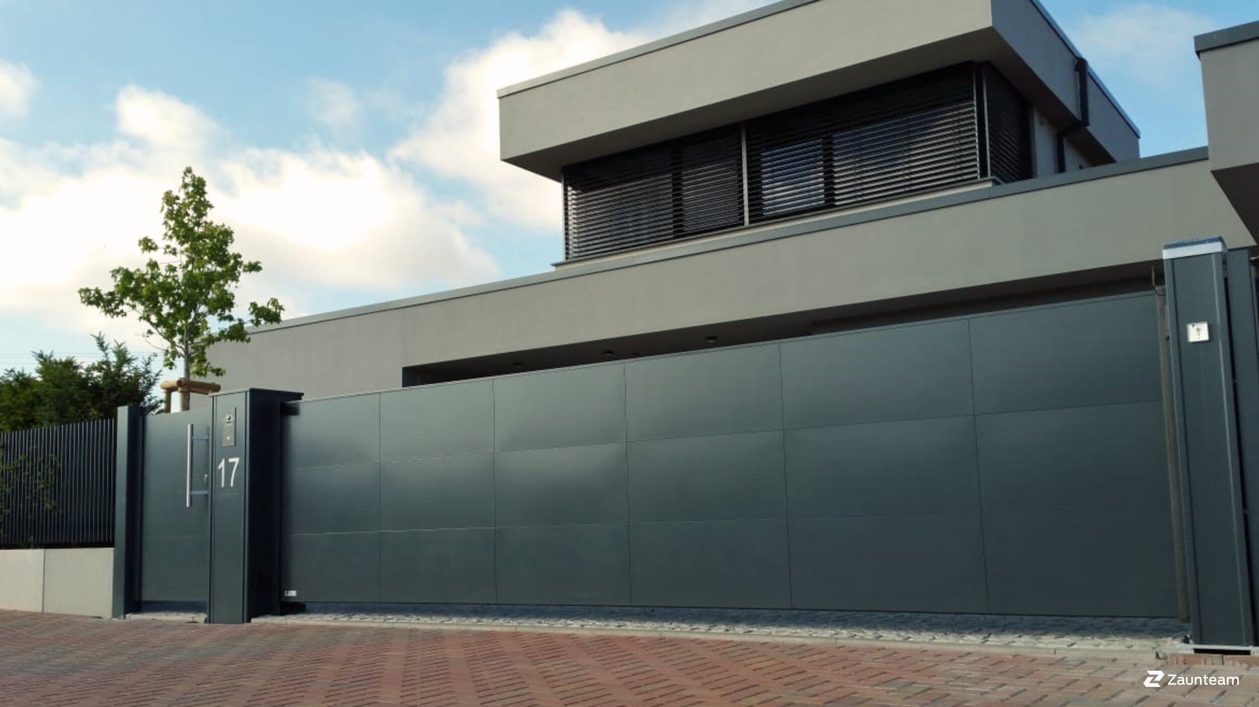 Automatische Tore aus dem 2022 in 38829 Harsleben Deutschland von Zaunteam Magdeburg-Harz.