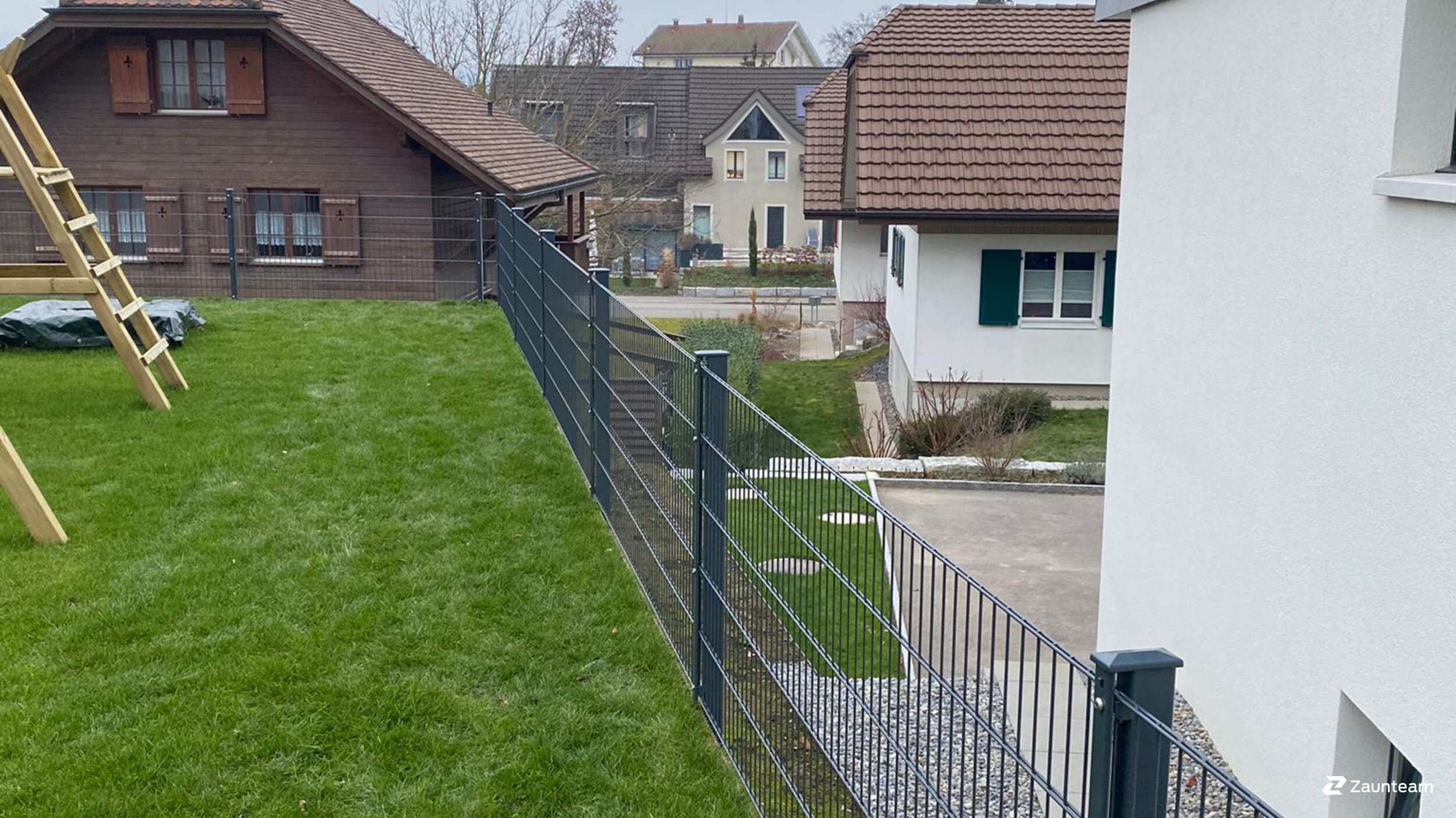 Doppelstabmattenzaun aus dem 2020 in 5703 Seon Schweiz von Zaunteam Aargau AG.