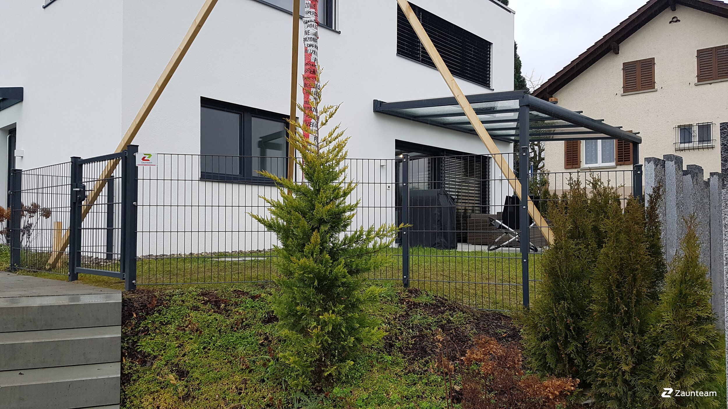 Doppelstabmattenzaun aus dem 2020 in 5712 Beinwil am See Schweiz von Zaunteam Aargau AG.