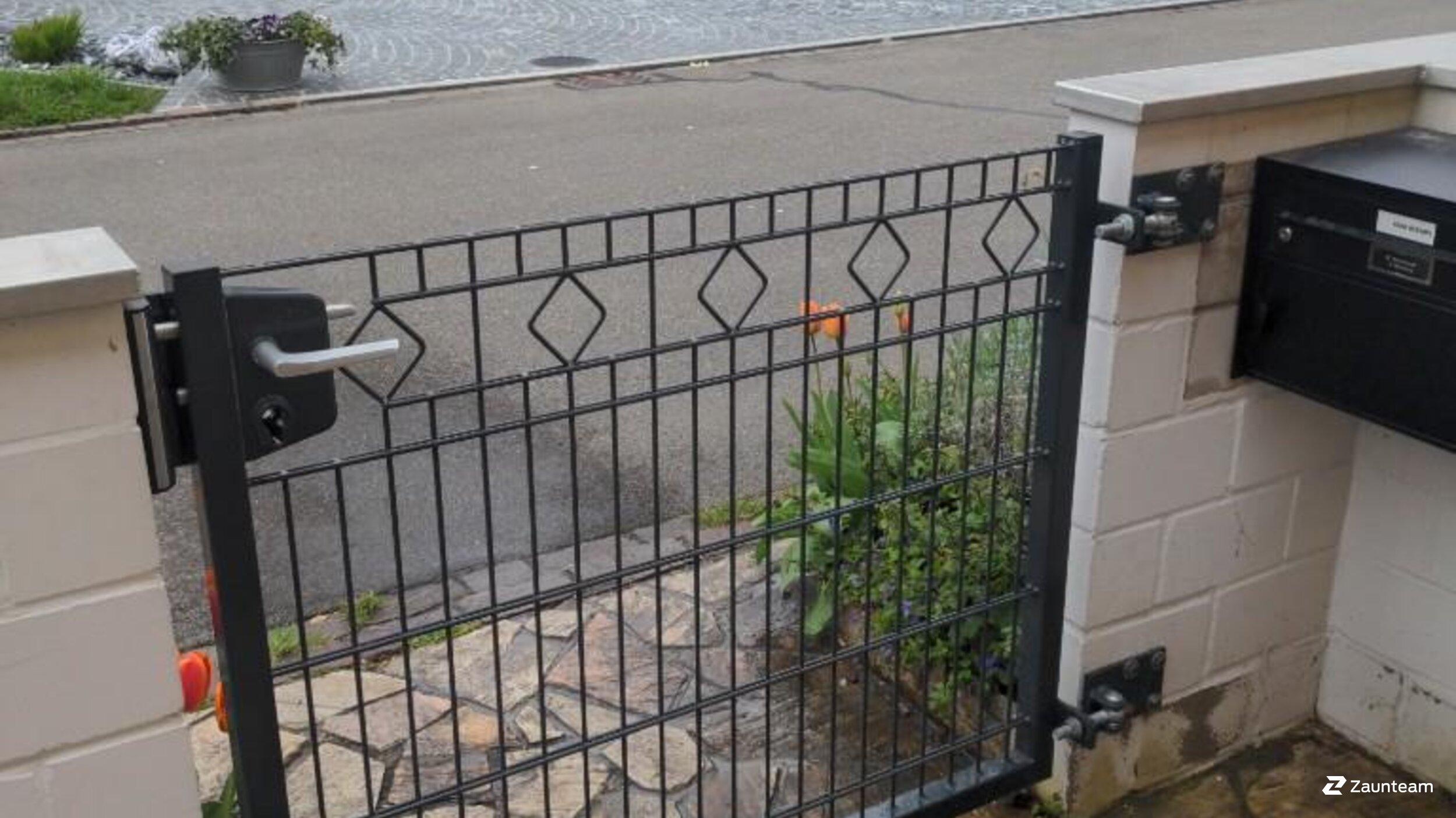 Deko-Doppelstabmattenzaun aus dem 2023 in 5430 Wettingen Schweiz von Zaunteam Aargau AG.