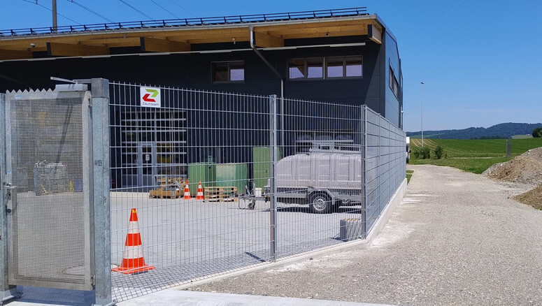 Doppelstabmattenzaun aus dem 2025 in 5244 Birrhard Schweiz von Zaunteam Aargau AG.