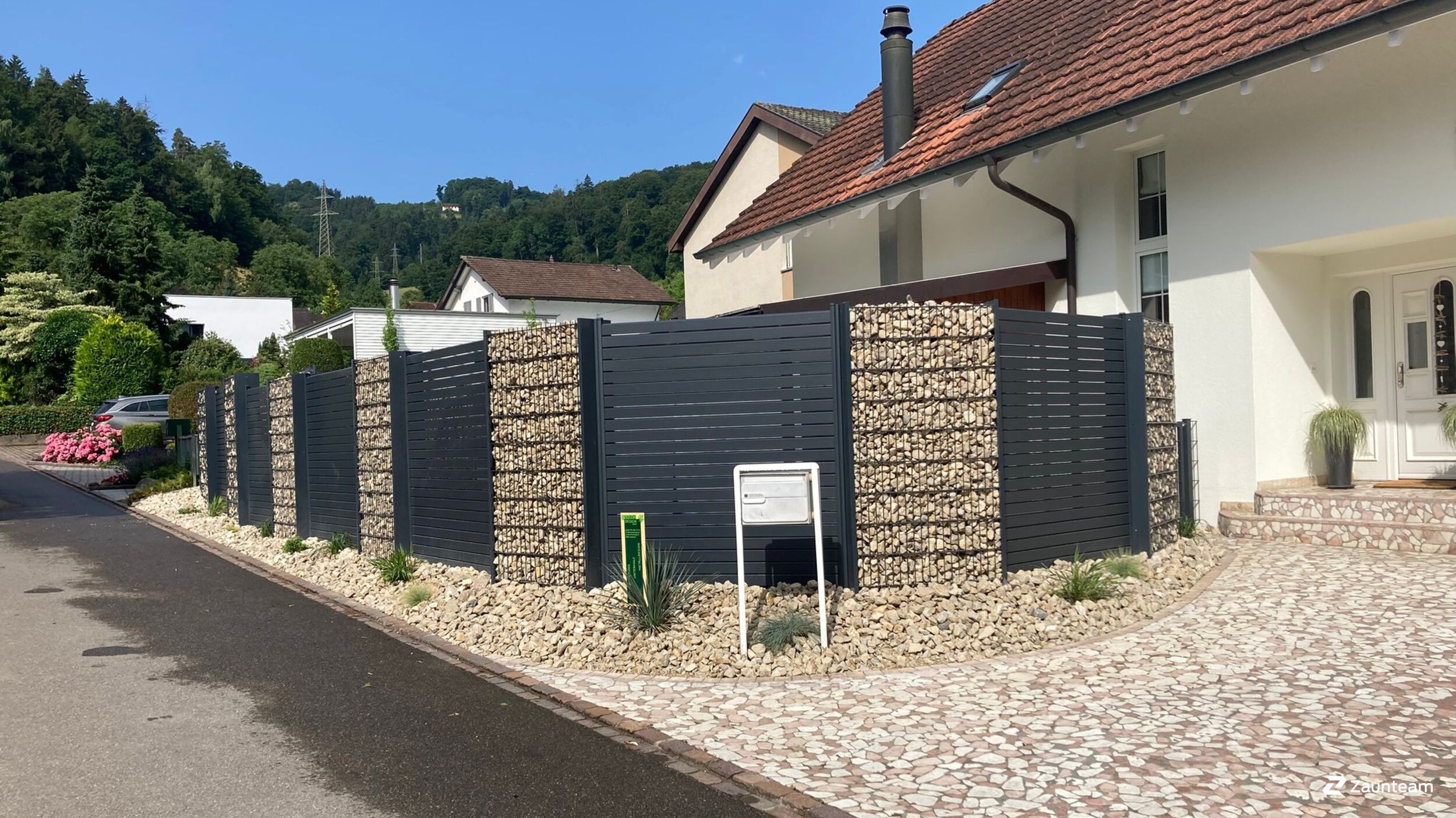 Aluminium Sichtschutz aus dem 2025 in 5432 Neuenhof Schweiz von Zaunteam Aargau AG.