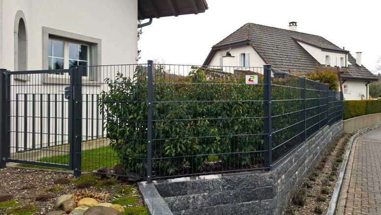 Clôture en panneau double fil de 2026 à 5507 Mellingen Suisse de Zaunteam Aargau AG.