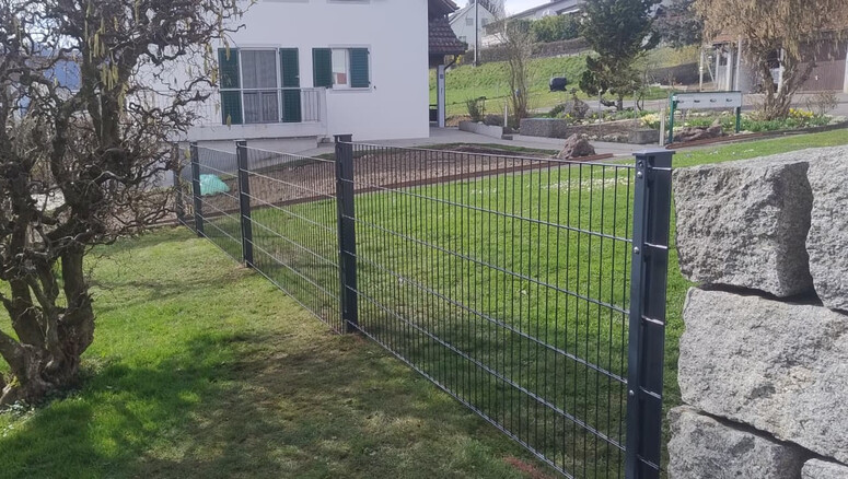 Clôture en panneau double fil de 2026 à 5436 Würenlos Suisse de Zaunteam Aargau AG.