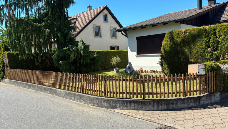 Palisadenzaun aus dem 2026 in 5502 Hunzenschwil Schweiz von Zaunteam Aargau AG.