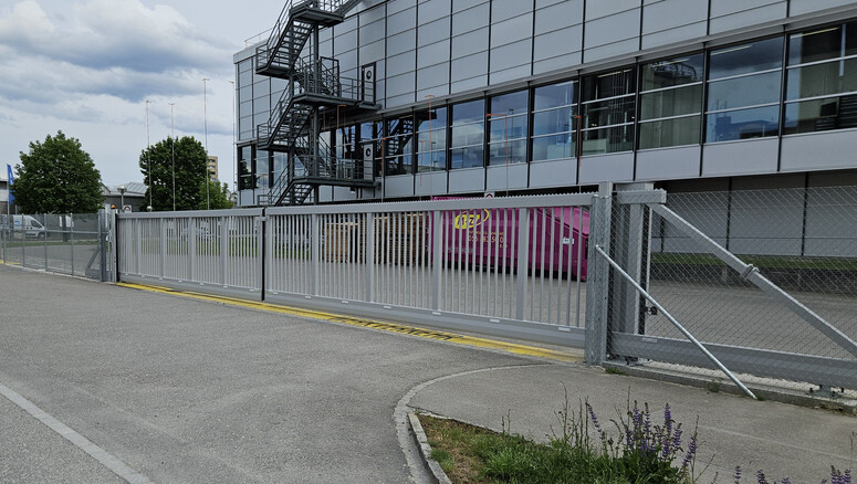 Portails automatiques de 2026 à 5600 Lenzburg Suisse de Zaunteam Aargau AG.