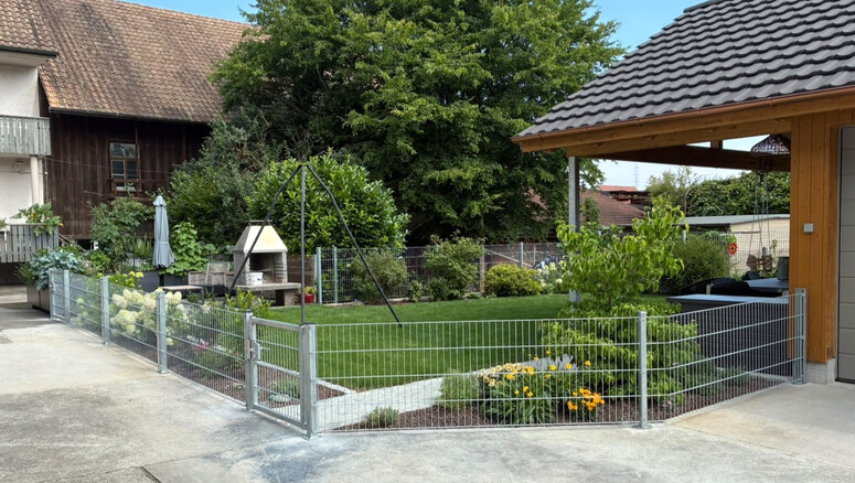 Doppelstabmattenzaun aus dem 2026 in 5303 Würenlingen Schweiz von Zaunteam Aargau AG.