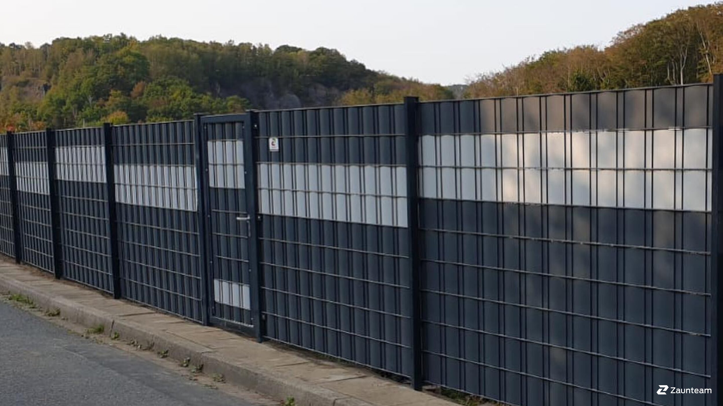 Protection brise-vue en tressage de 2020 à 59469 Ense Allemagne de Zaunteam Sauerland.