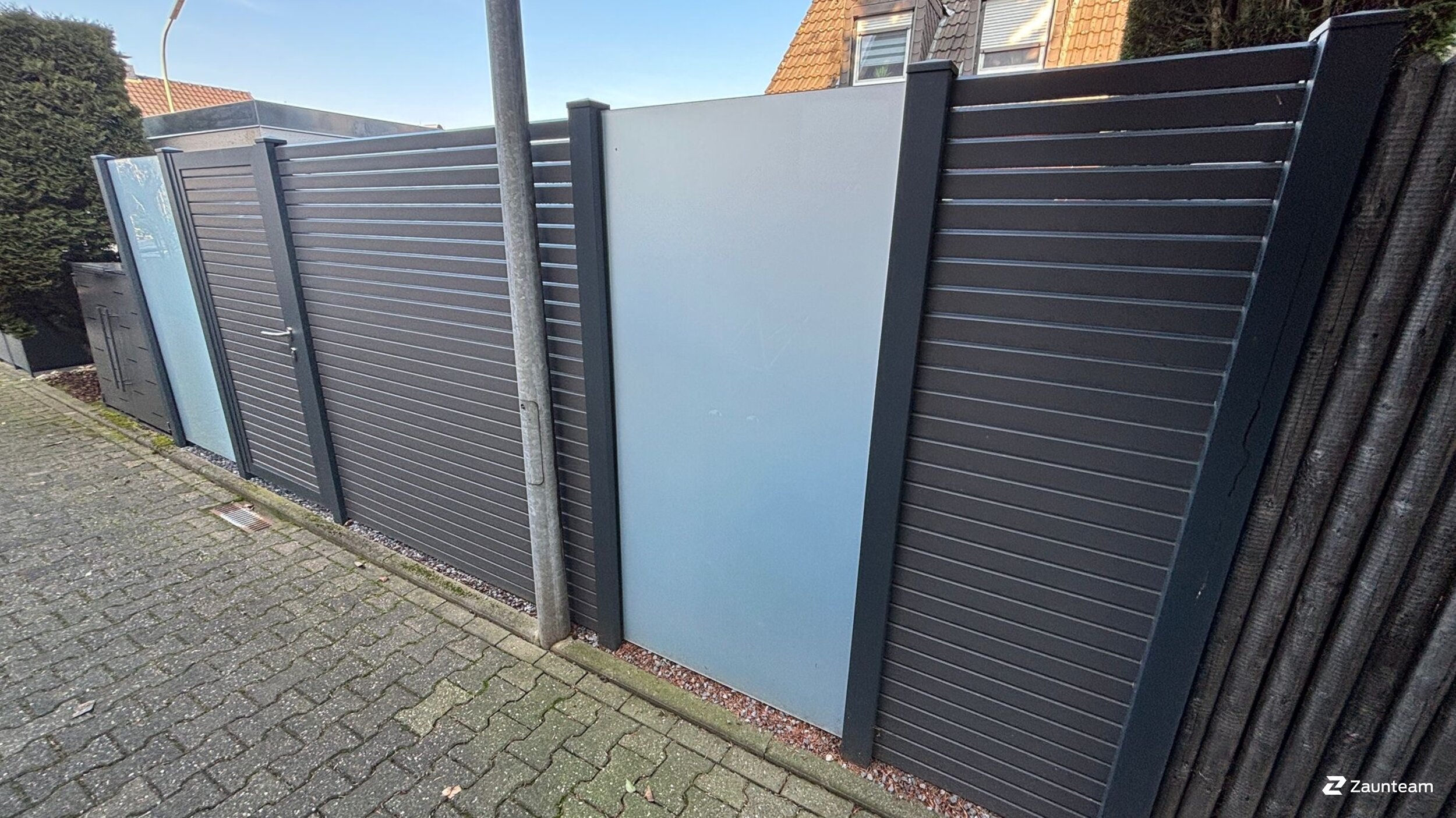 Protection brise-vue en aluminium de 2025 à 58809 Neuenrade Allemagne de Zaunteam Sauerland.