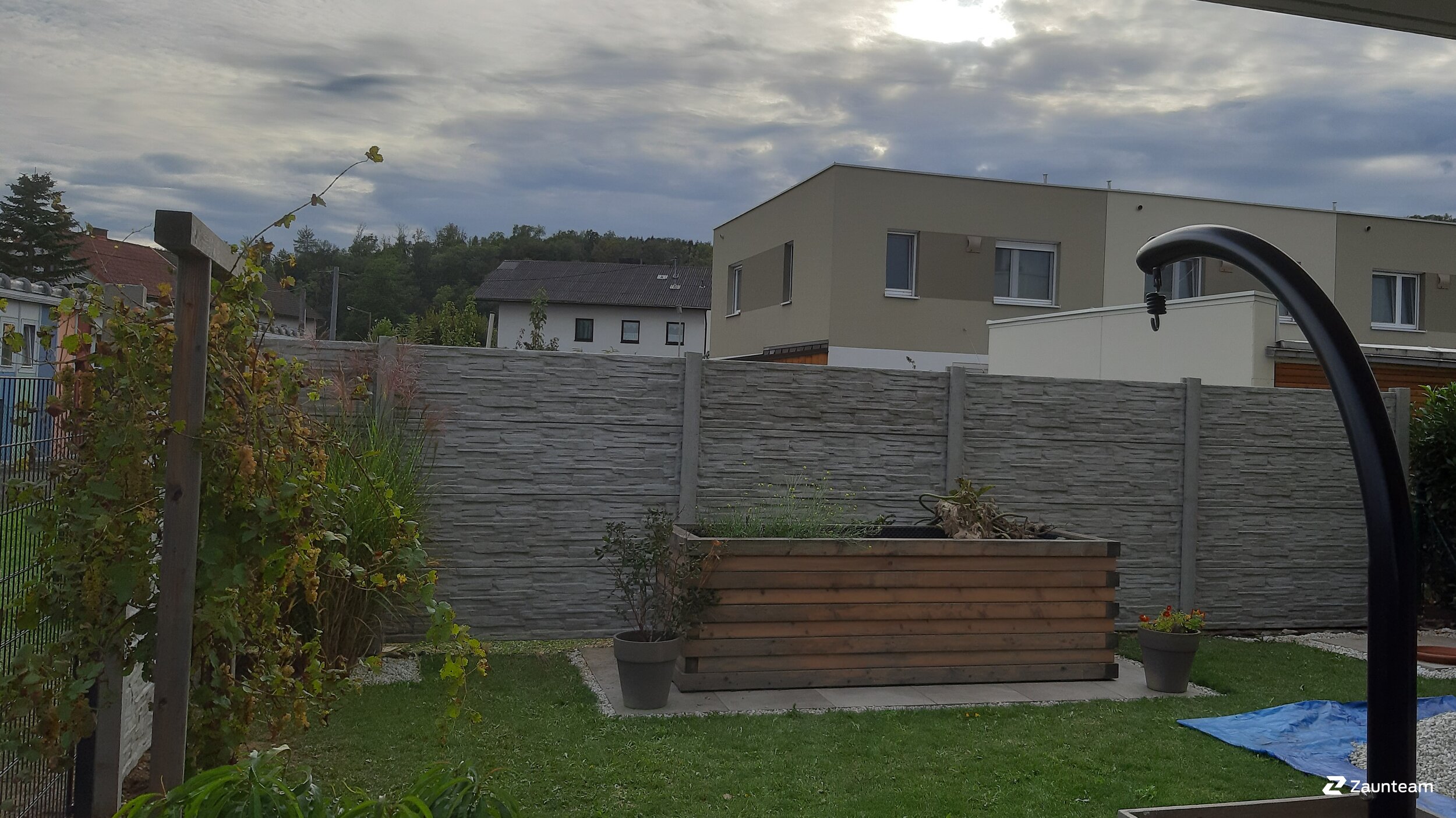 Betonzaun aus dem 2020 in 4030 Linz Österreich von Zaunteam Unteres-Mühlviertel.