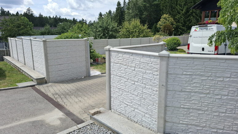 Betonzaun aus dem 2025 in 4264 Grünbach bei Freistadt Österreich von Zaunteam Unteres-Mühlviertel.