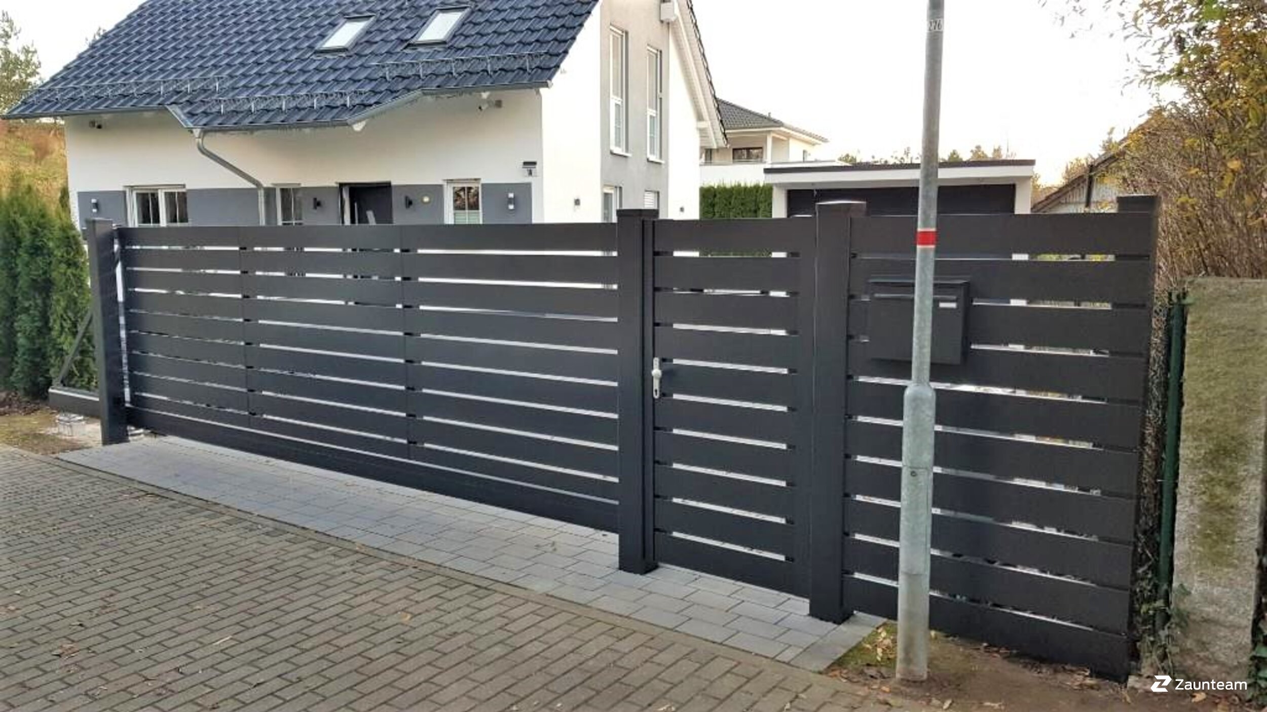 Automatische Tore aus dem 2021 in 06237 Leuna Deutschland von Zaunteam Leipzig.