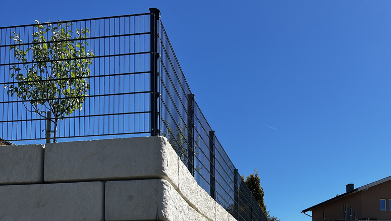 Clôture en panneau double fil de 2025 à 9560 Feldkirchen Autriche de Zaunteam Kärnten-Ost.