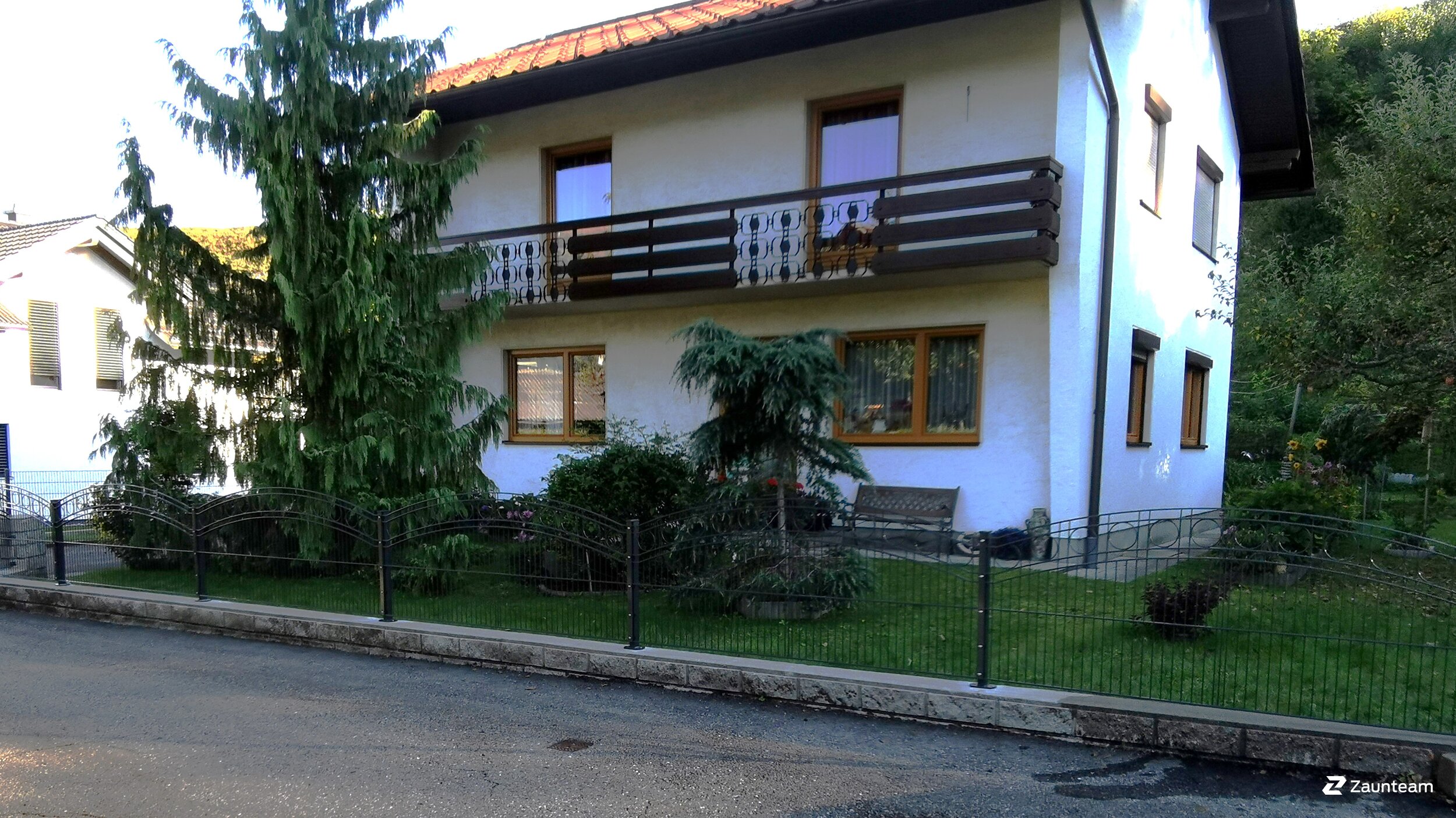 Deko-Doppelstabmattenzaun aus dem 2023 in 9500 Villach Österreich von Zaunteam Kärnten-Mitte.